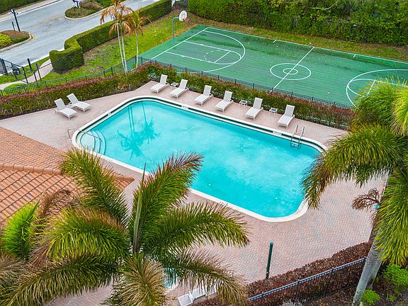 4th image of 101 SW Otter Run Place