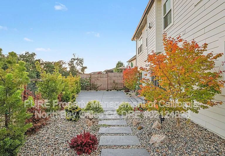 1920 Fountainview Cir — Photo 30
