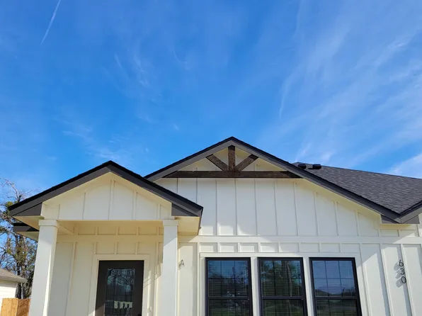 630 Pullen St #A, Mc Gregor, TX 76657