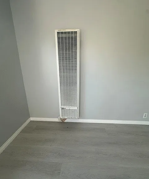 8811 S Budlong Ave — Photo 3