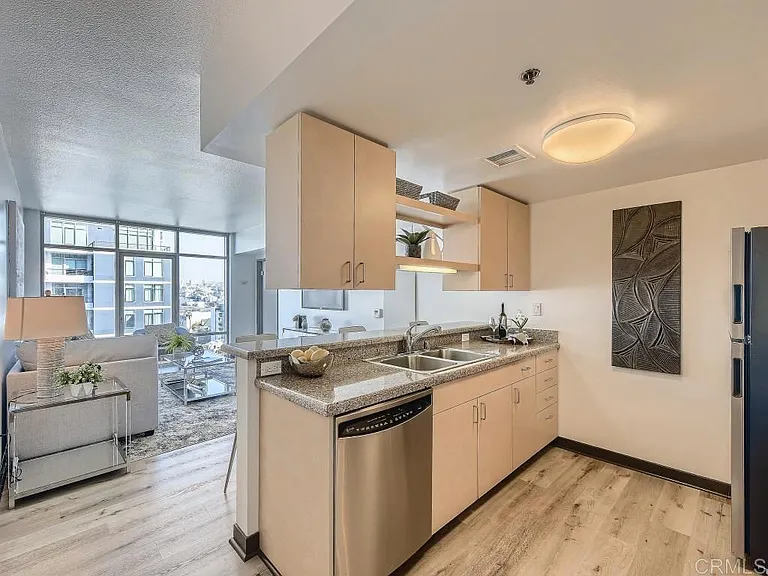 425 W Beech St #1508 — Photo 5