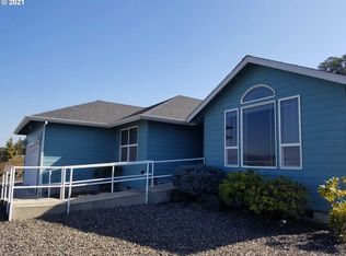 349 N View Dr, Roseburg, OR 97470