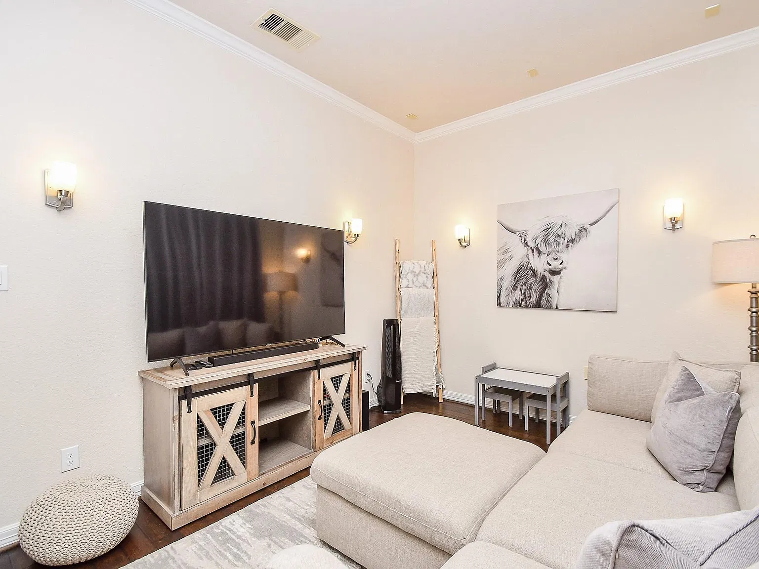 4 bed, 3.5 bath, 2837 sqft, $2,900 — Photo 4