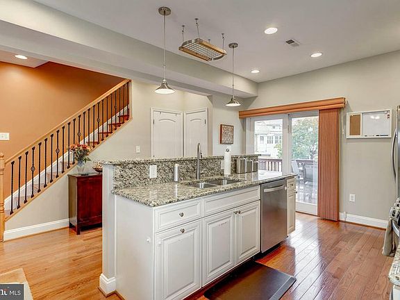 Kitchen (2 of 4)