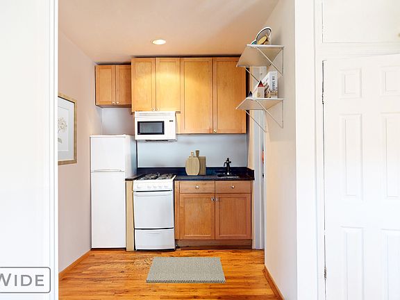 4th image of 216 E 28th St APT 4C