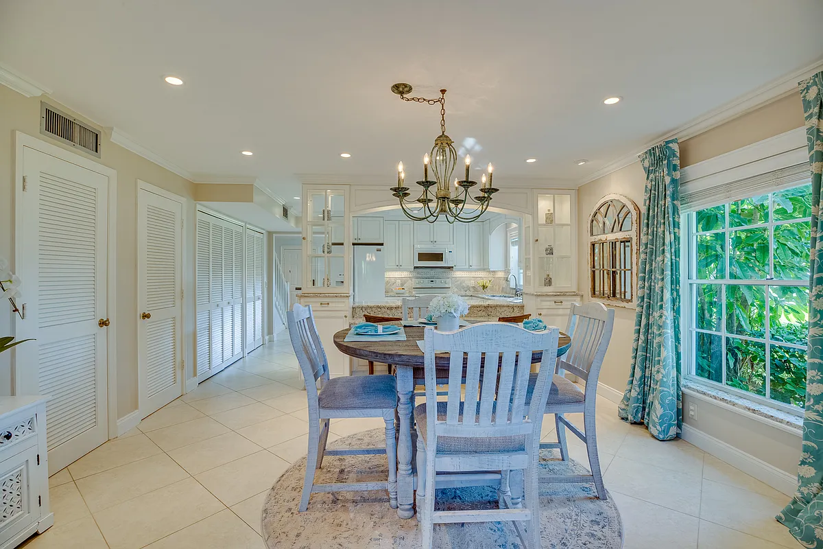 Building Photo - 4105 Silver Palm Dr