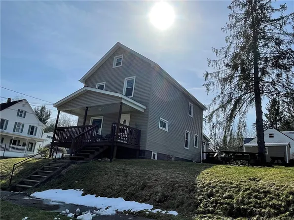 44 Grove St, Corry, PA 16407