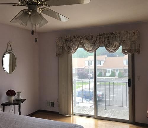 5th image of 19 King James Ct