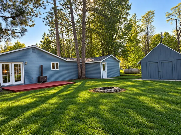 9292 Old Mead Rd, Houghton Lake, MI 48629