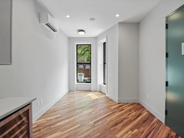 375 Hancock St #2 — Photo 4