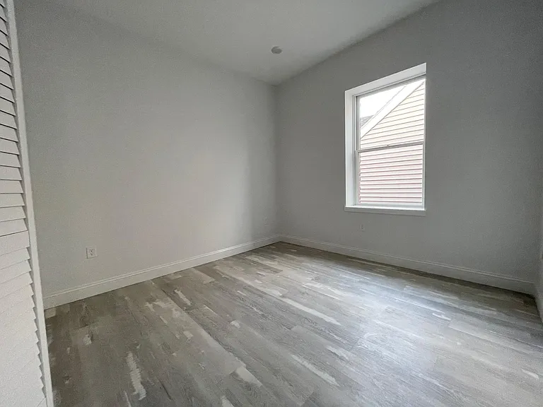 108 Chelsea St #1-R — Photo 11