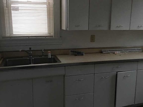 3rd image of 962 McPherson Ave
