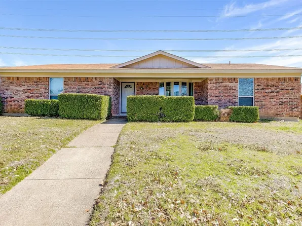 3001 Green Valley Ln, Arlington, TX 76014