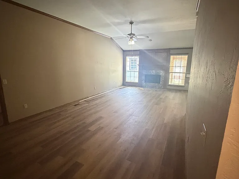 1612 N Locust Ter — Photo 12