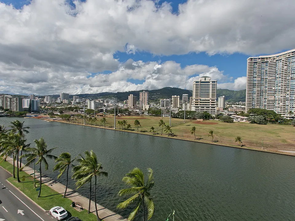 2015 Ala Wai Blvd #9C