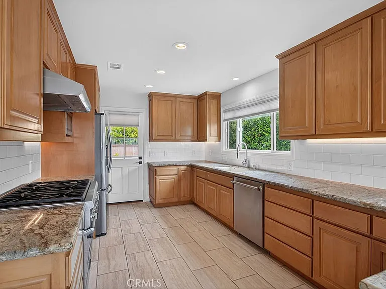 720 Emerald Bay — Photo 17