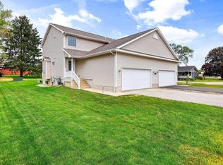 1415 2nd St #B, New Glarus, WI 53574