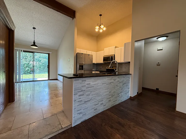 222 E Edgewood St — Photo 4