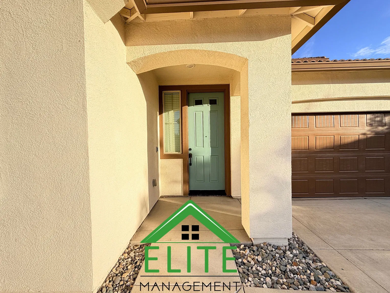 3 bed, 2.5 bath, 3033 sqft, $2,895 — Photo 3