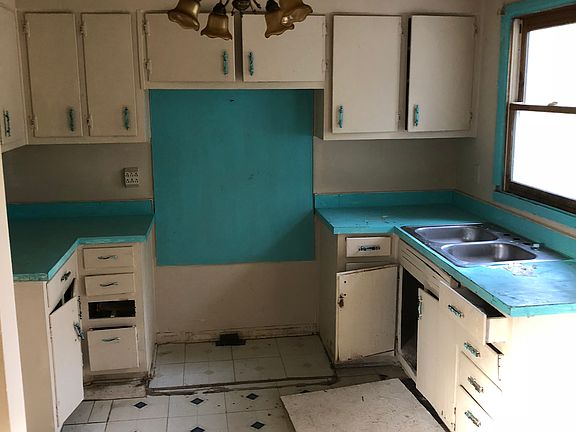 4th image of 1602 Armstrong St NW