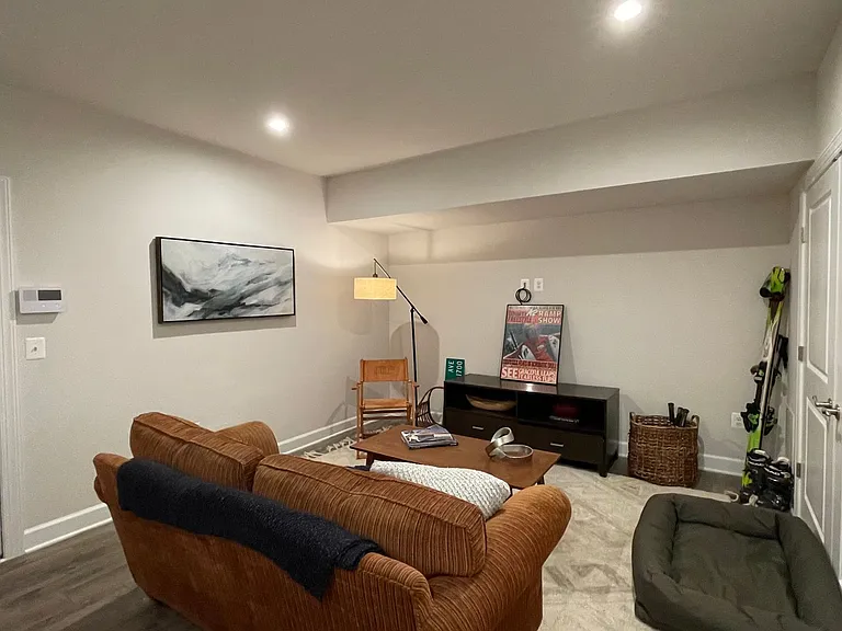 1812 Briscoe Ln — Photo 25