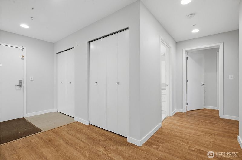 4th image of 321 10th Avenue S #712