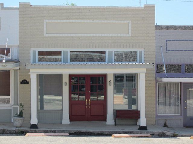 1st image of 208 E Main St