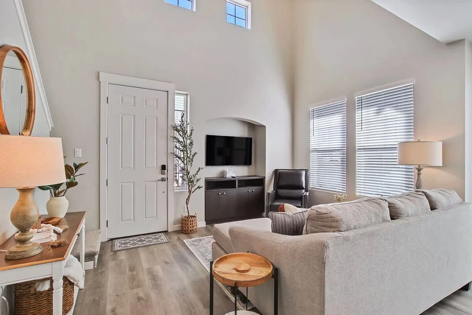 3 bed, 3.0 bath, $5,615 — Photo 4