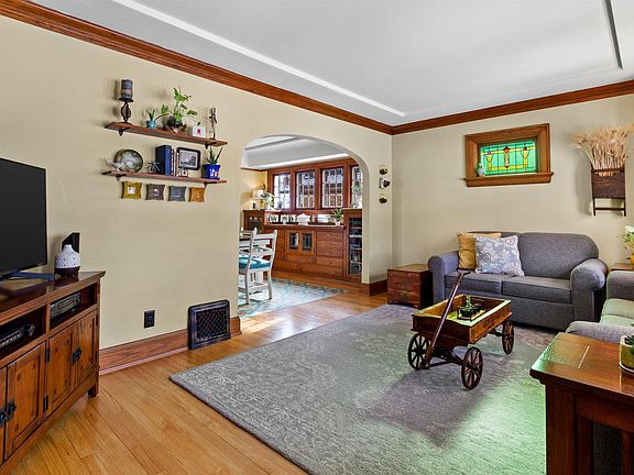 3rd image of 5156 N Shoreland Ave