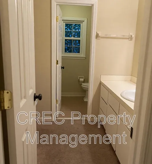 114 Queensbury Cir — Photo 31