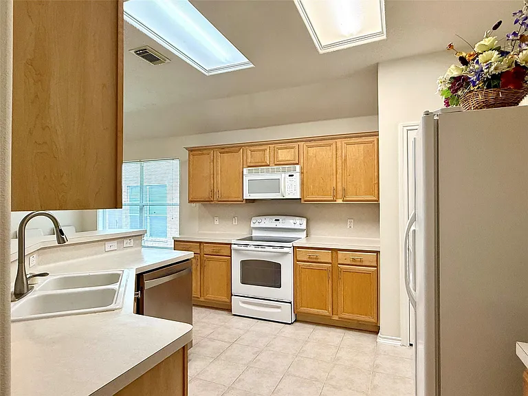 5610 Gaffney Ln — Photo 6