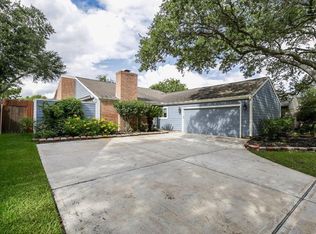 1839 Round Lake Dr, Houston, TX 77077