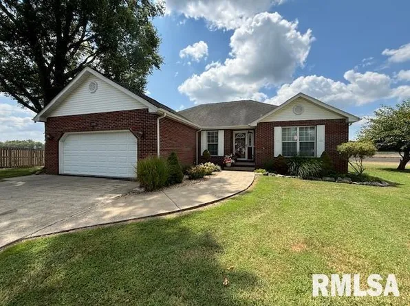 1114 S Pemberton Dr, Marion, IL 62959
