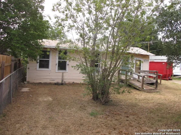 1618 Hough, Adkins, TX 78101