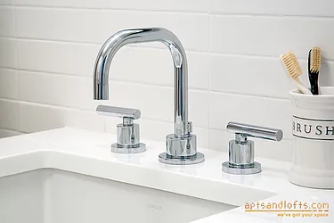 Rented by aptsandlofts.com