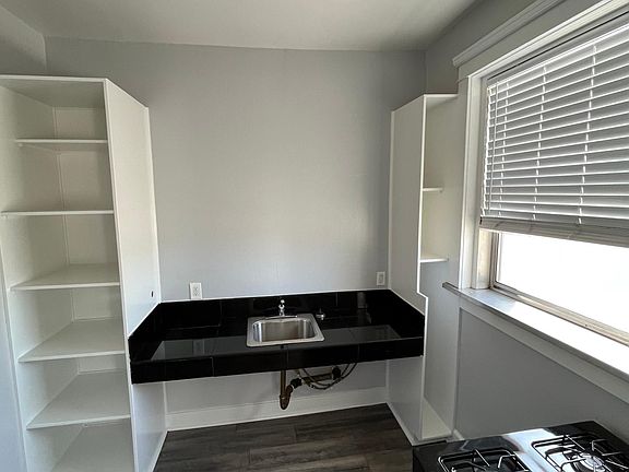 4th image of 1833 S Main St #317