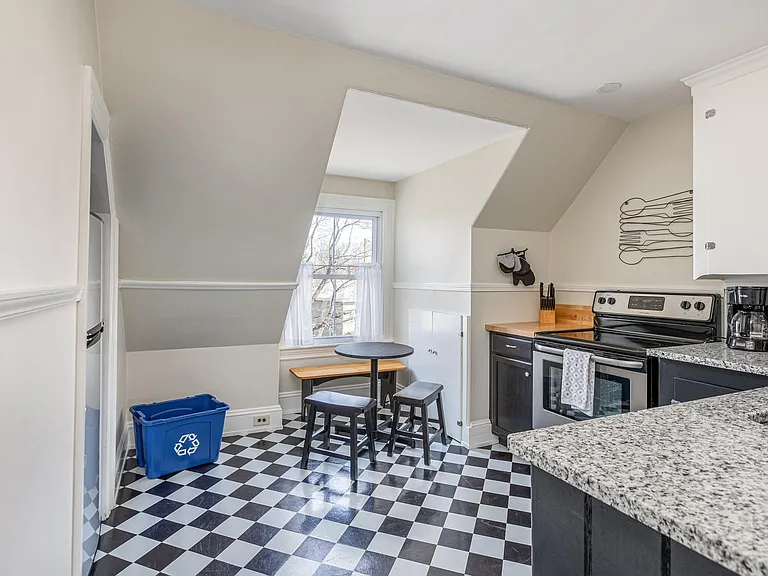 80 Roberts St #3 — Photo 10