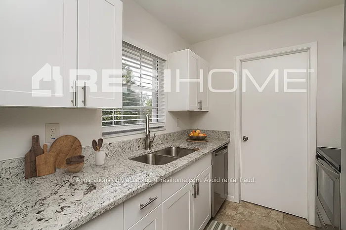 12464 Elgin Blvd — Photo 4