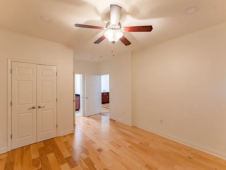 910 W 25th St #504 — Photo 15
