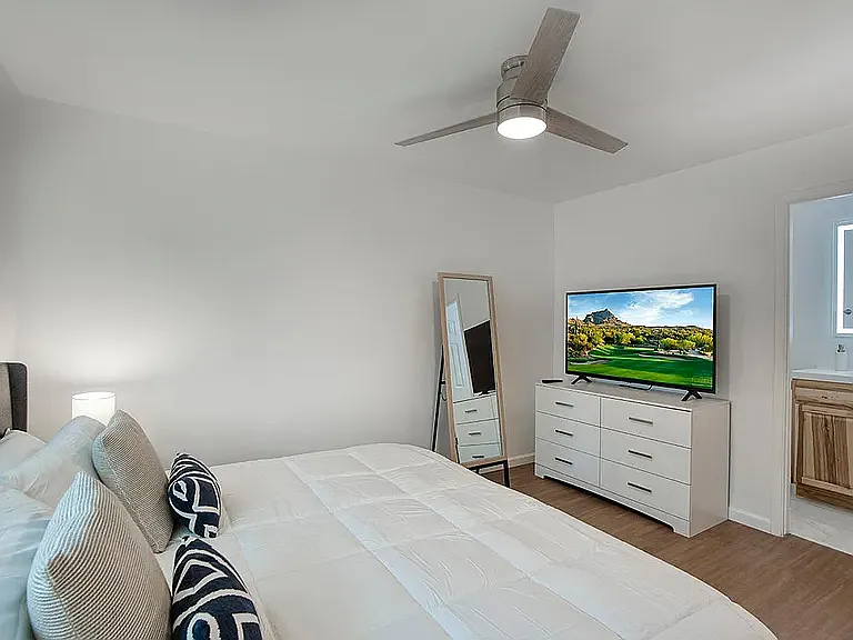 4 bed, 2.5 bath, 1584 sqft, $3,300 — Photo 4