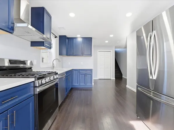 225 Freeman Avenue image 2 of 24