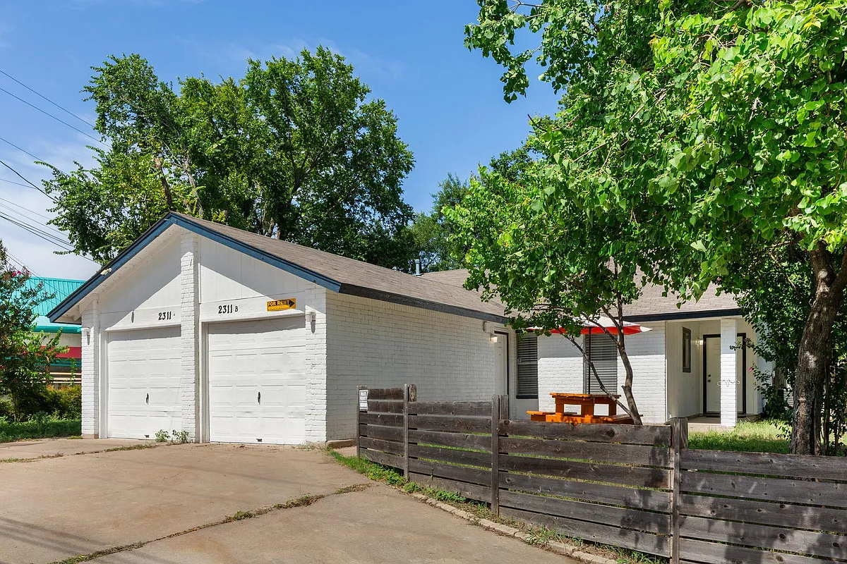 Building Photo - 2311 Burleson Rd #B