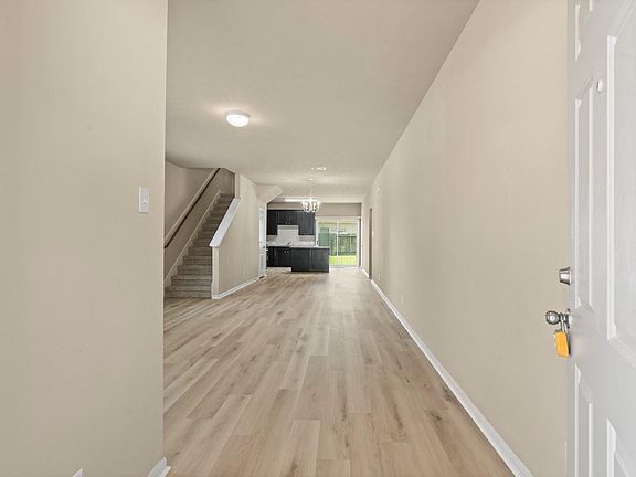 4th image of 6903 Silver Trace Ct