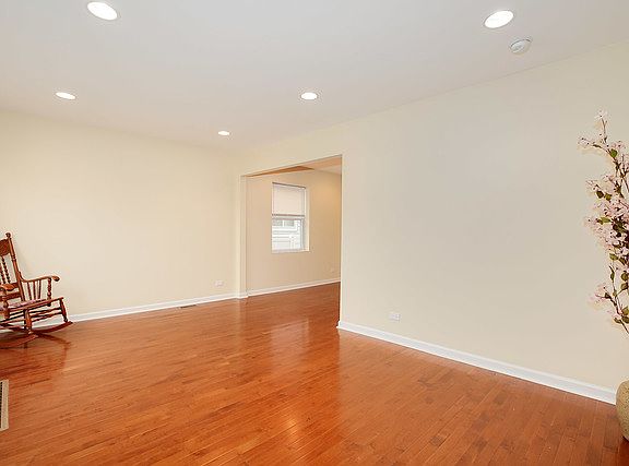 3rd image of 5815 N Harlem Ave