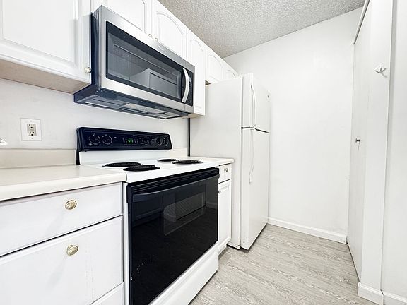 4th image of 400 Hobron Ln APT 2312