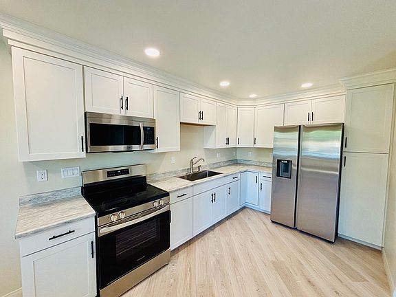 3rd image of 1831 Granville Way #1