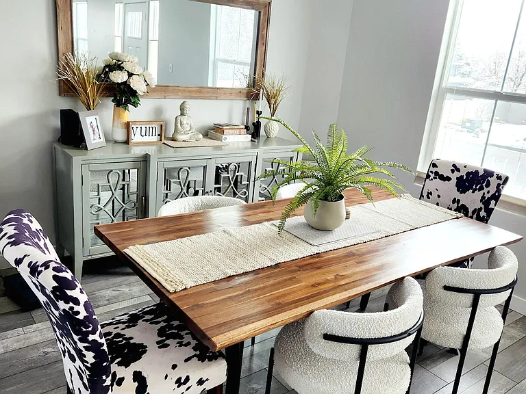 Dining space - next to kitchen