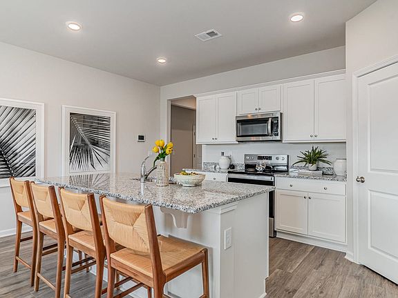 4th image of 931 Farmers Passage Loop