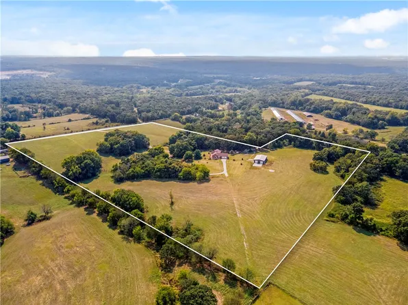 15262 Shipe Rd, Gravette, AR 72736