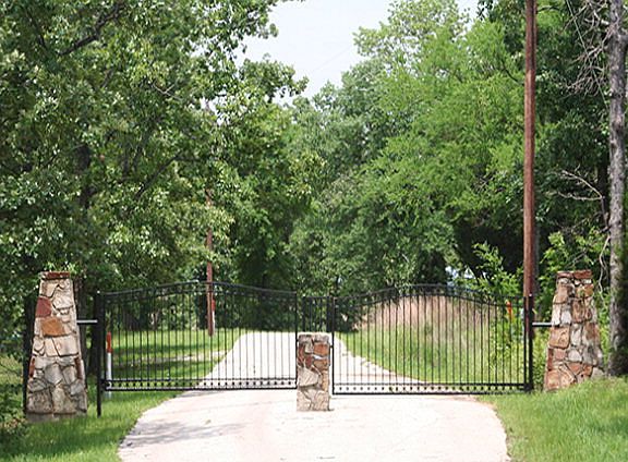 2nd image of 5445 Woodland Shores Dr